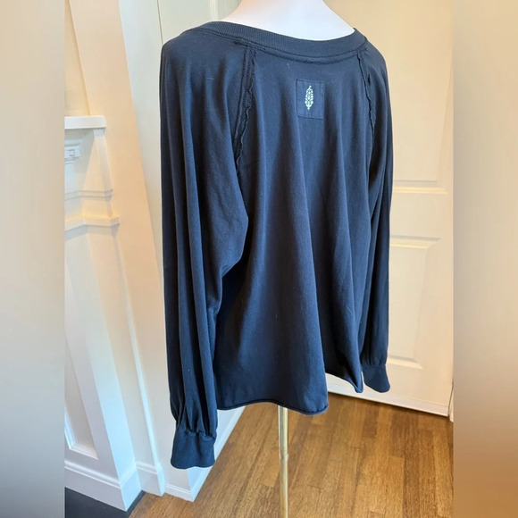 Free People Movement Women’s V Neck Over Sized Black Tee Size S - Picture 6 of 13